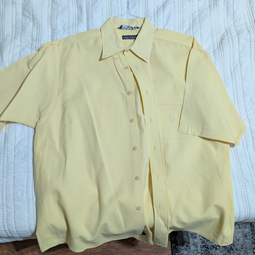 Nautica Men’s Short-Sleeve Button-Down Shirt – Size Large
